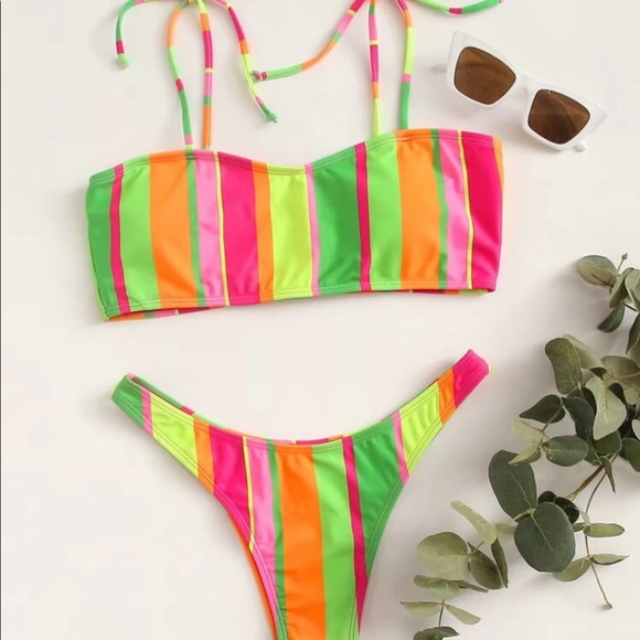 Bathing suits - Picture 6 of 7